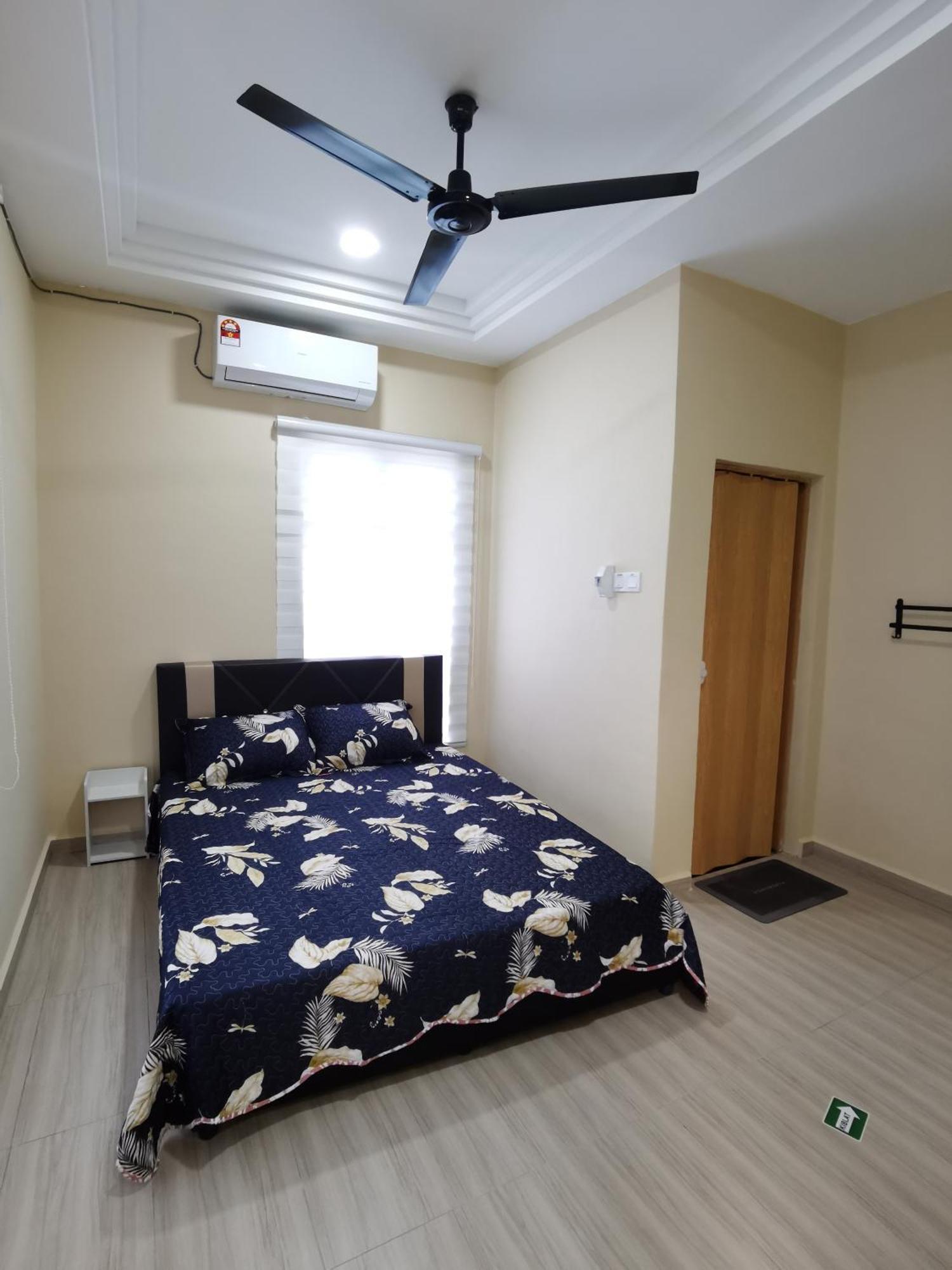 Roomstay Villa Tok Wan Куантан Екстериор снимка